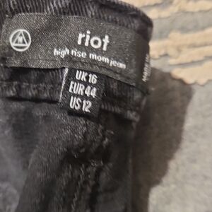 Black High Rise Mom Jeans